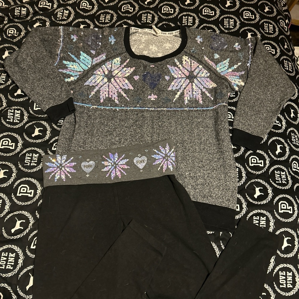 VS Pink Y2K Christmas Set with Bling and Fold Over Pants EUC